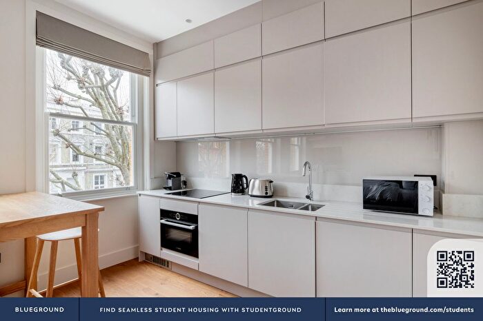 Studio To Rent In Earls Court, London, SW5