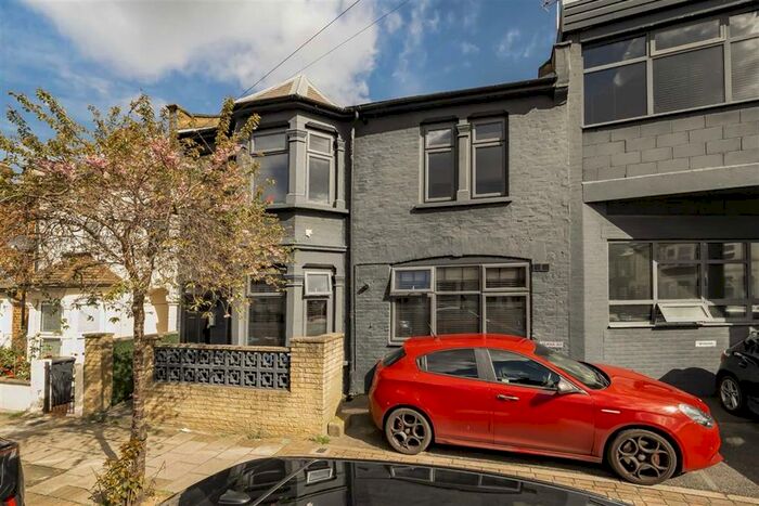 2 Bedroom Flat To Rent In Villiers Road, London, NW2