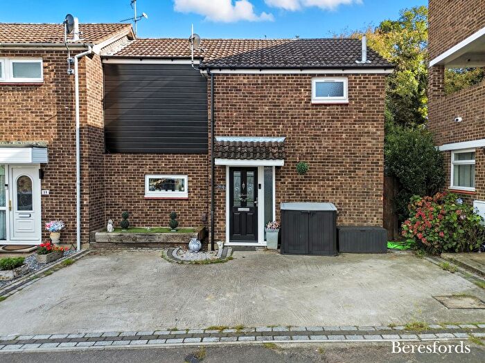 2 Bedroom End Of Terrace House For Sale In Royal Oak Drive, Wickford, SS11