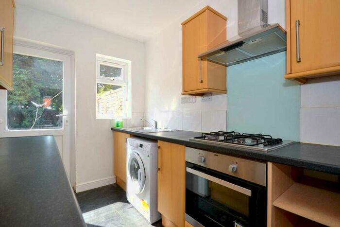4 Bedroom Terraced House To Rent In Basingstoke Road, Reading, Berkshire, RG2