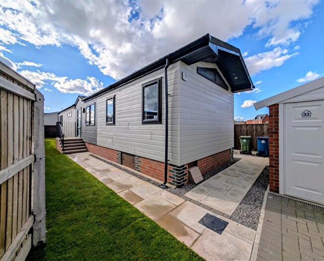 2 Bedroom Park Home For Sale In Orchard Park, Twigworth, Gloucester, GL2