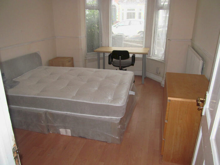 4 Bedroom Terraced House To Rent In Grange Avenue, Reading, Berkshire, RG6