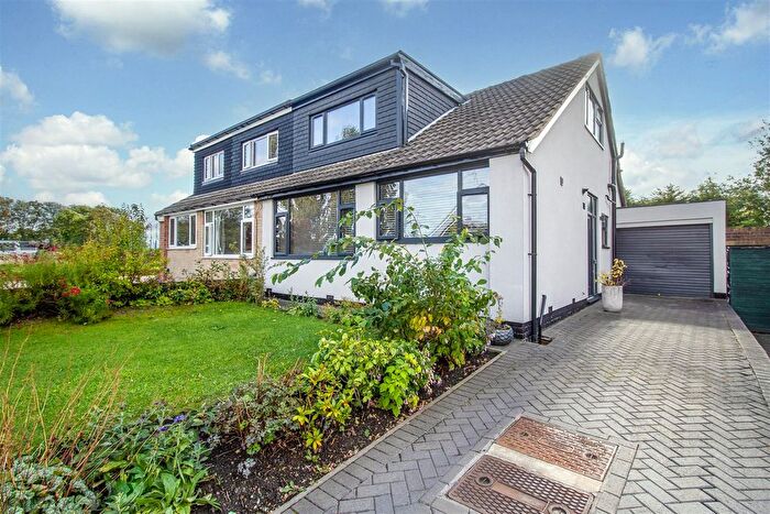 4 Bedroom Property For Sale In Moor Park Gardens, Dewsbury, WF12