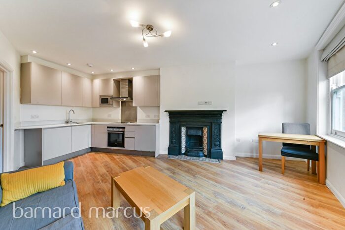 1 Bedroom Flat To Rent In Walpole Gardens, Chiswick, London, W4