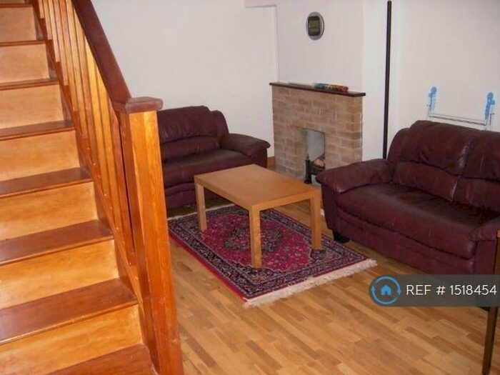 2 Bedroom Semi-Detached House To Rent In Banff Close, Cambridge, CB4