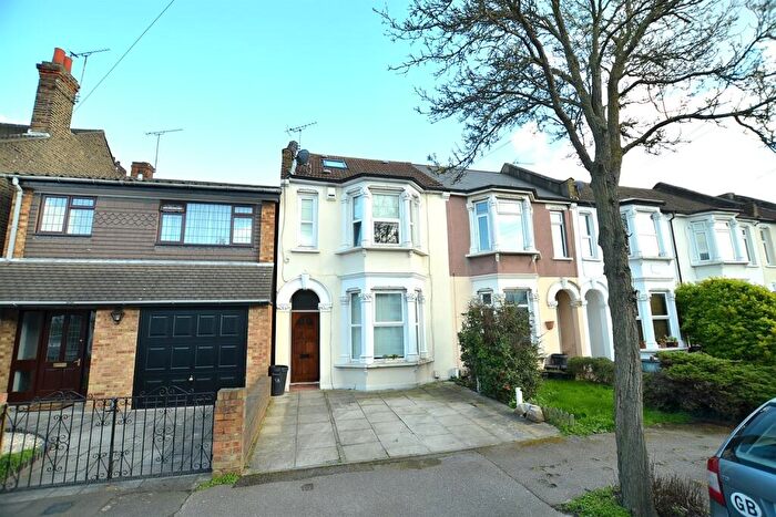 1 Bedroom Apartment To Rent In Walpole Road, South Woodford, E18