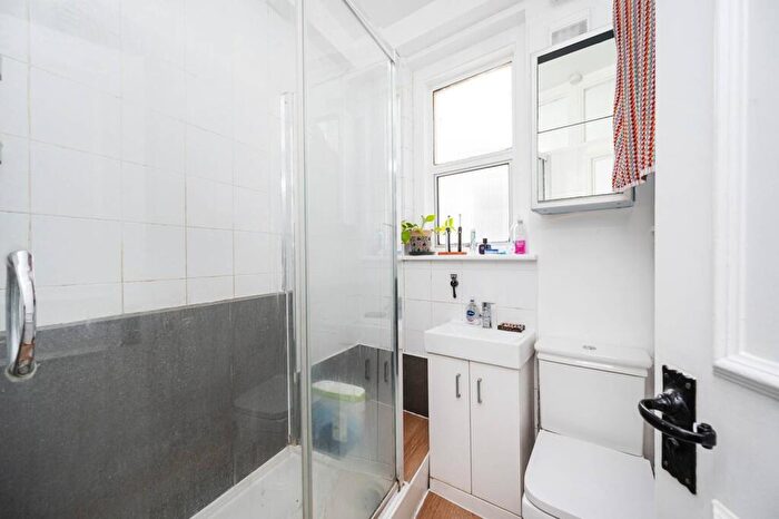 1 Bedroom Flat To Rent In Cavell Street, , Whitechapel, London, E1