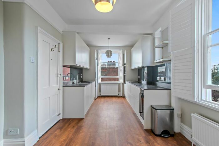 3 Bedroom Flat To Rent In Castlenau Mansions, Barnes, SW13