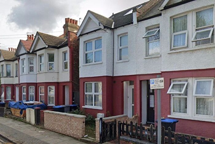Studio To Rent In Ilex Road, London, NW10