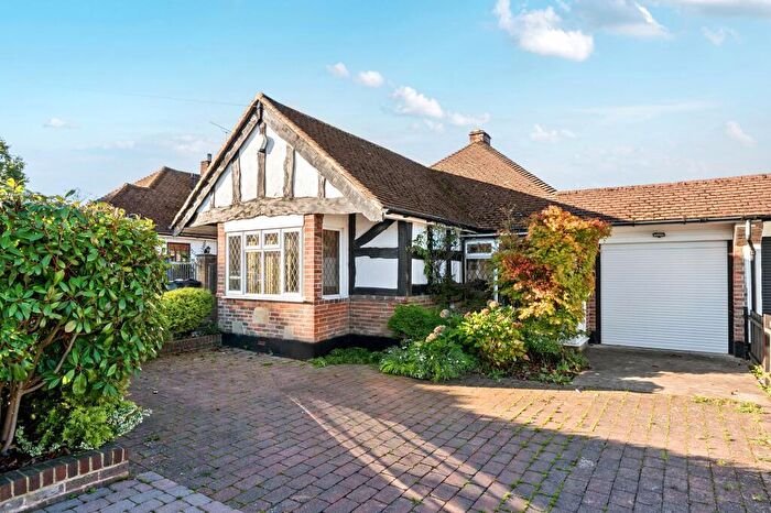 2 Bedroom Link Detached House For Sale In Homefield Road, Coulsdon, CR5