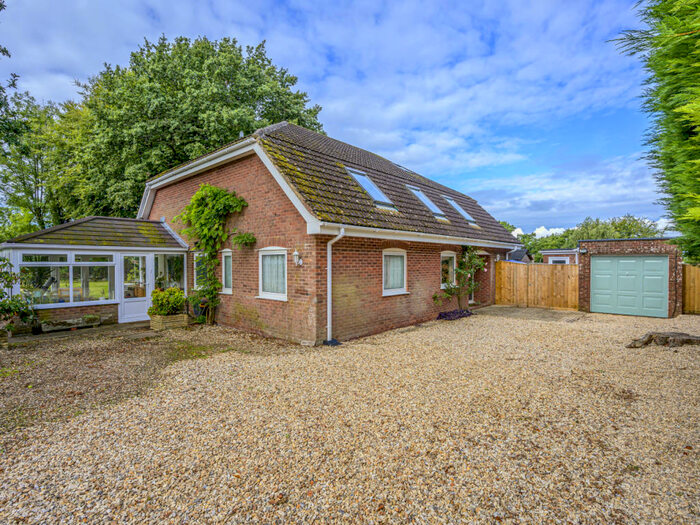 Houses for sale & to rent in EX13 5TF, Trinity Axminster