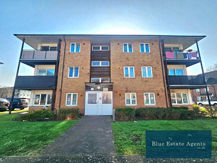 2 Bedroom Flat For Sale In Blackburn Way, Hounslow, TW4