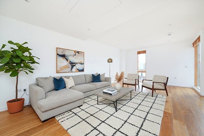 2 Bedroom Flat To Rent In Wingate Square, SW4