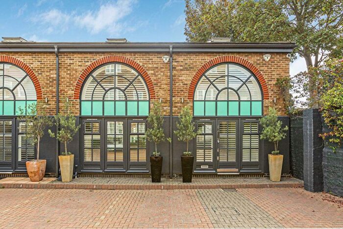 4 Bedroom Terraced House To Rent In Kew Foot Road, Richmond, TW9