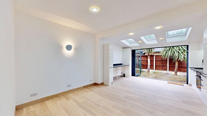 3 Bedroom End Of Terrace House To Rent In Acton Lane, London, W4