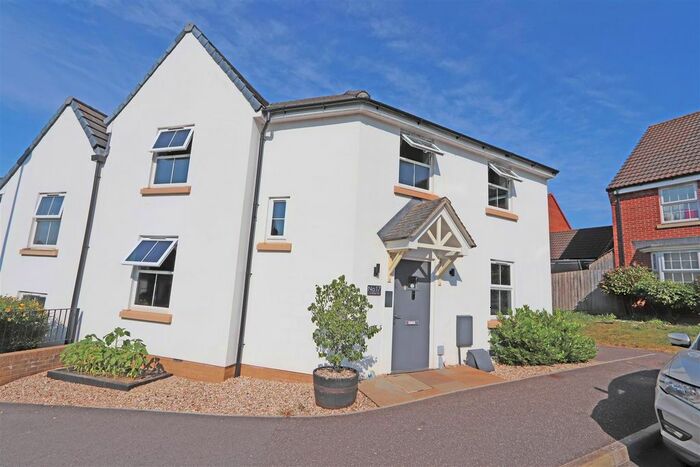 3 Bedroom Semi-Detached House To Rent In Cambridge Way, Cullompton, EX15