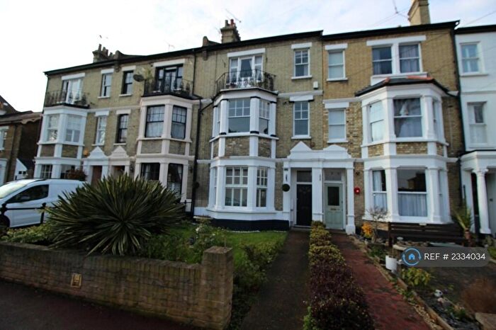 2 Bedroom Flat To Rent In Southend On Sea, Essex, SS1