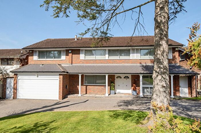 5 Bedroom Detached House For Sale In Oaklands Road, Totteridge, N20