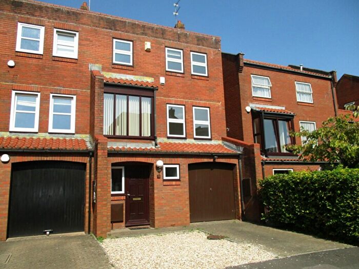 3 Bedroom End Of Terrace House To Rent In Harbourside, Challoner Court, BS1
