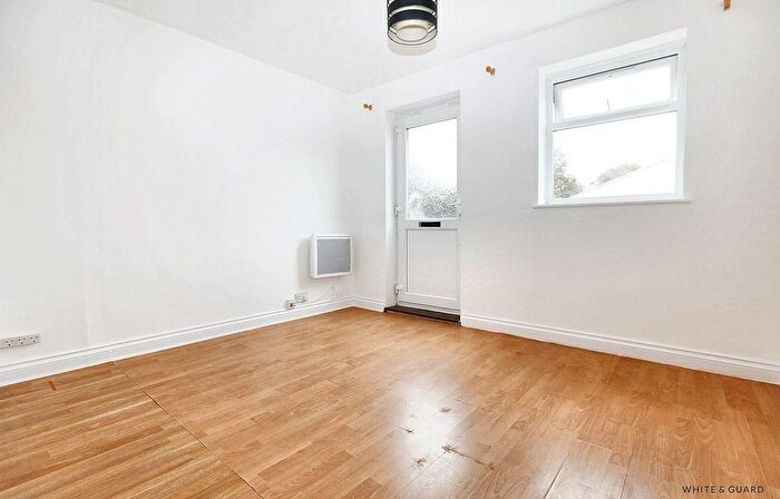 1 Bedroom Flat To Rent In Fair Oak Road, Eastleigh, SO50