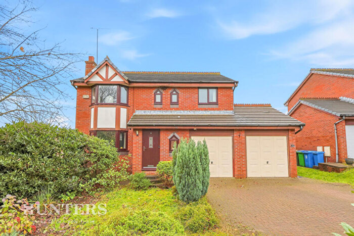 4 Bedroom Detached House For Sale In Turnfield Close, Smallbridge, OL16