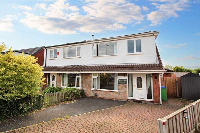 3 Bedroom Semi-Detached House For Sale In Lodge Bank Road, Littleborough, OL15