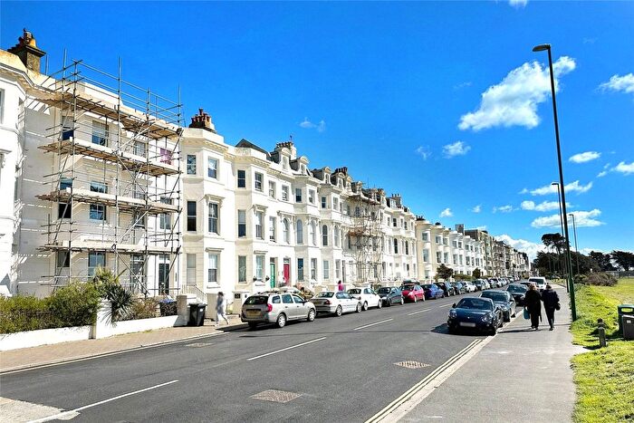 1 Bedroom Flat For Sale In South Terrace, Littlehampton, West Sussex, BN17