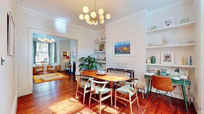 2 Bedroom Flat For Sale In Wembury Road, Highgate, N6