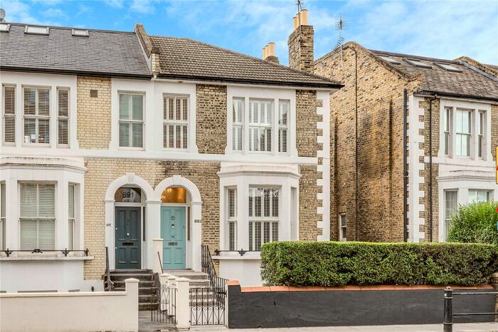 4 Bedroom Property To Rent In Fulham Road, Parsons Green, SW6