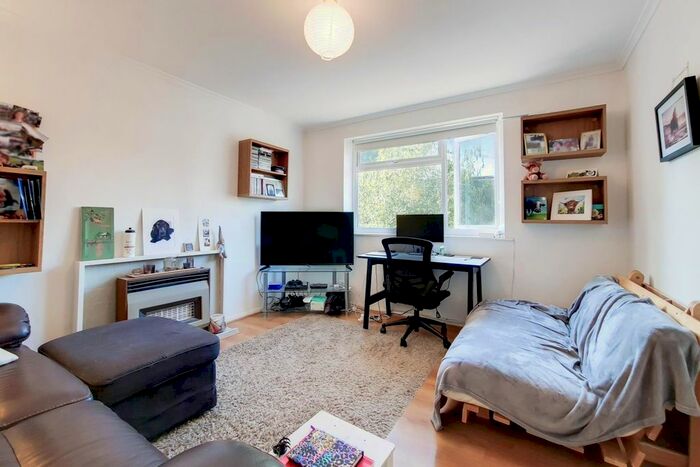2 Bedroom Flat To Rent In Crescent Lane, London, SW4