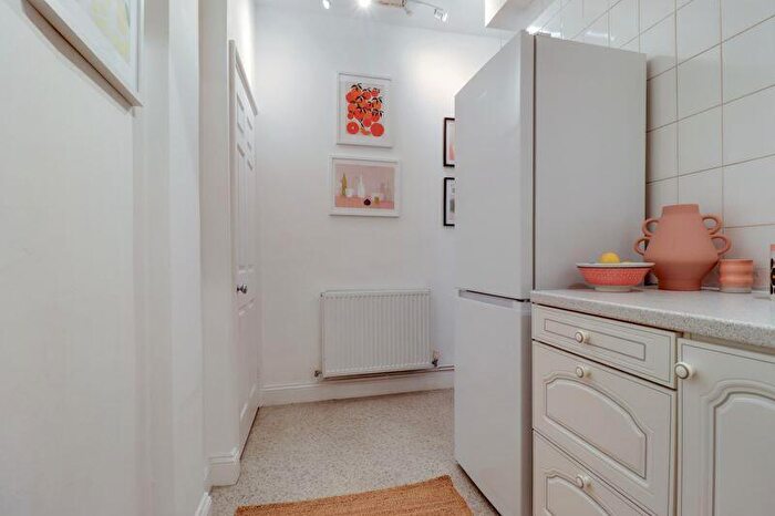 1 Bedroom Apartment For Sale In Heathfield Avenue, Ascot, SL5