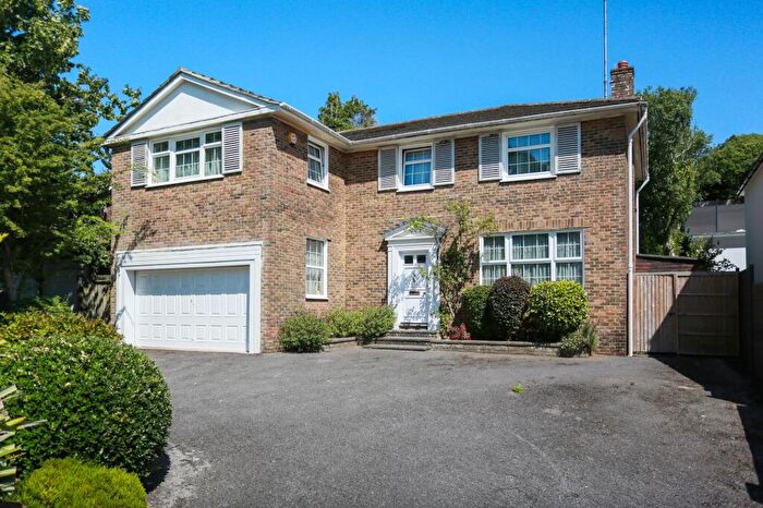 4 Bedroom Detached House For Sale In Woodland Drive, Hove, BN3