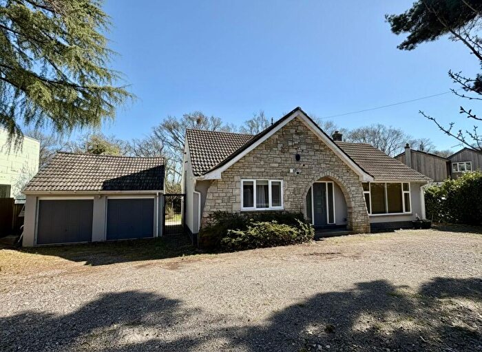 3 Bedroom Detached Bungalow For Sale In Hurn Lane, Ringwood, BH24