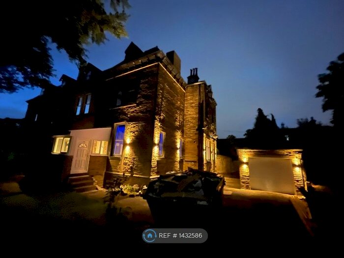 4 Bedroom Semi-Detached House To Rent In North Park Road, Bradford, BD9