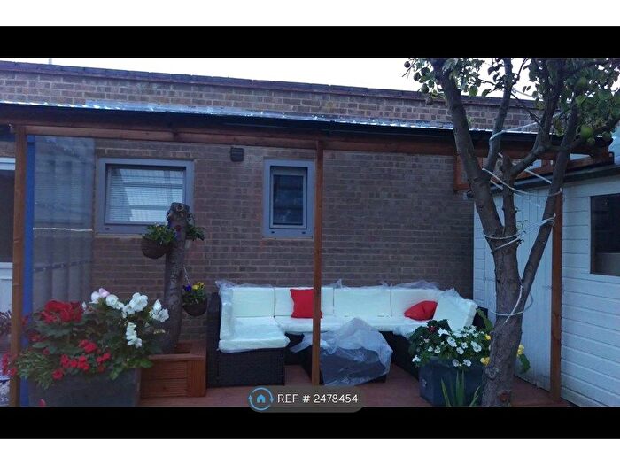 Studio To Rent In The Lodge, Wandsworth, SW17