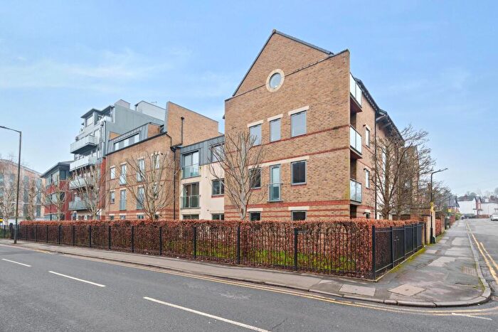 1 Bedroom Flat To Rent In The Crescent, Maidenhead, SL6