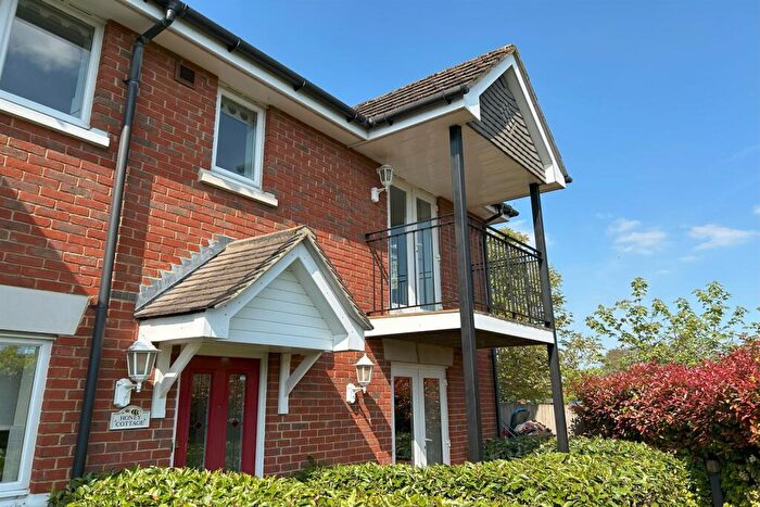 2 Bedroom House For Sale In Victoria Road, Marlow, SL7