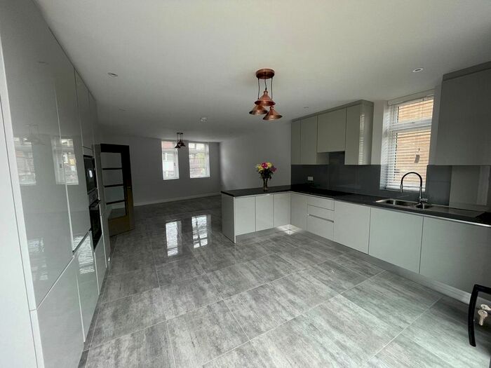 2 Bedroom Property To Rent In Maida Avenue, Chingford, London, E4