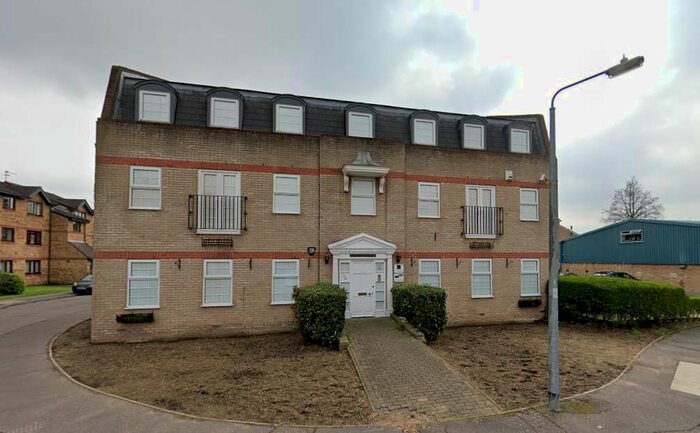 1 Bedroom Flat To Rent In Howard Close, Waltham Abbey, EN9
