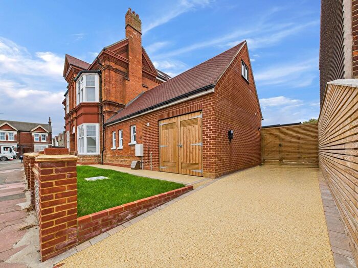 4 Bedroom Mews To Rent In Northcourt Road, Worthing, BN14