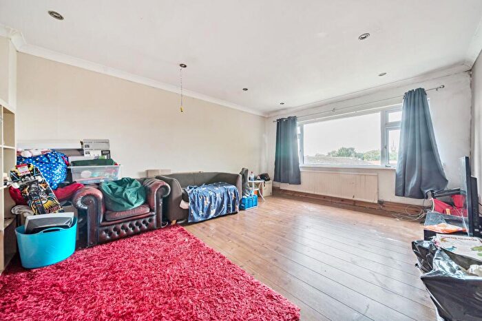 2 Bedroom Apartment For Sale In Sommerville Close, Faversham, ME13