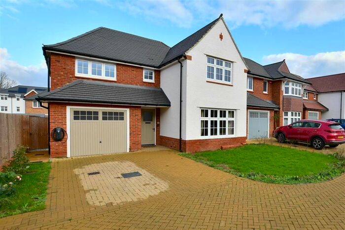 4 Bedroom Detached House For Sale In Pilgrim Close, Marden, Tonbridge, Kent, TN12
