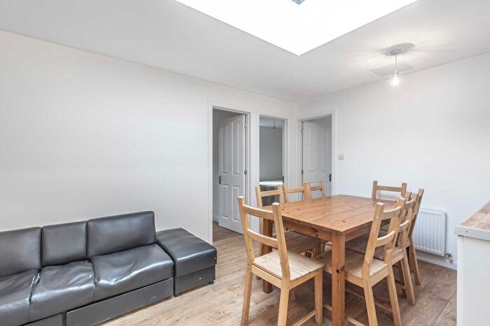 9 Bedroom House To Rent In Southway, Guildford, GU2