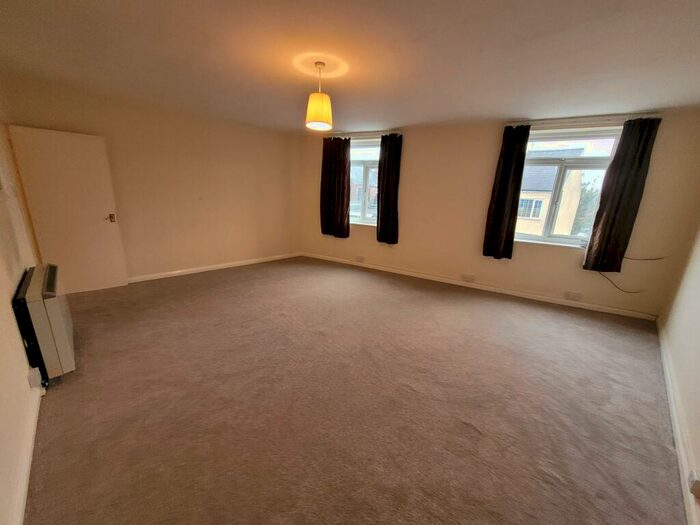 3 Bedroom Flat To Rent In Dovecote Road, Eastwood, NG16