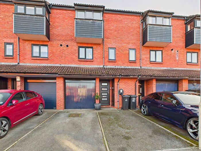 3 Bedroom Town House For Sale In Anson Way, Bridgwater, TA6