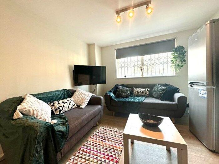 5 Bedroom Flat To Rent In Forster Street, NG7