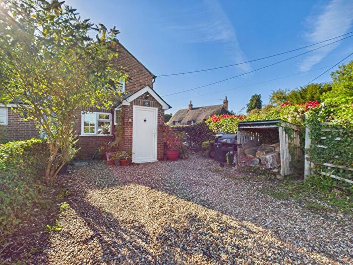 2 Bedroom Semi-Detached House For Sale In Mud Puddle Cottage, Reading, RG8