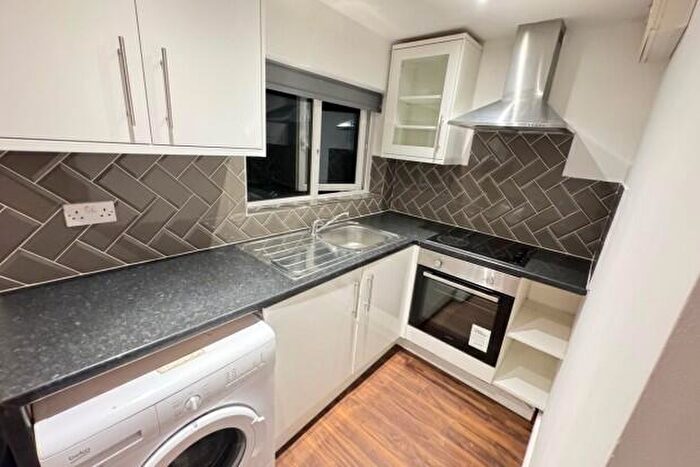 2 Bedroom Flat To Rent In Rhigos Gardens Cardiff, CF24