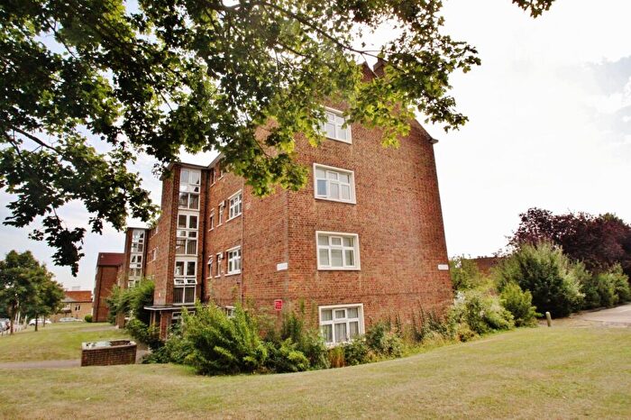 2 Bedroom Flat To Rent In Broomhill Road, Woodford Green, IG8
