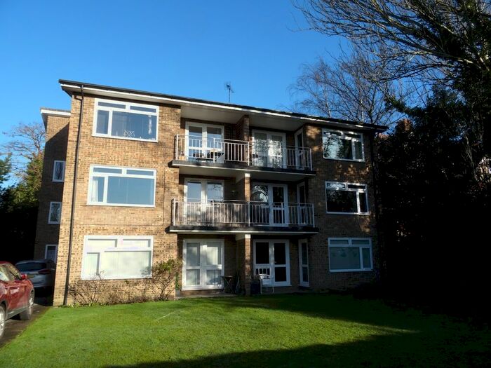 1 Bedroom Flat To Rent In Lang Court, Upper Brighton Road, Surbiton KT6